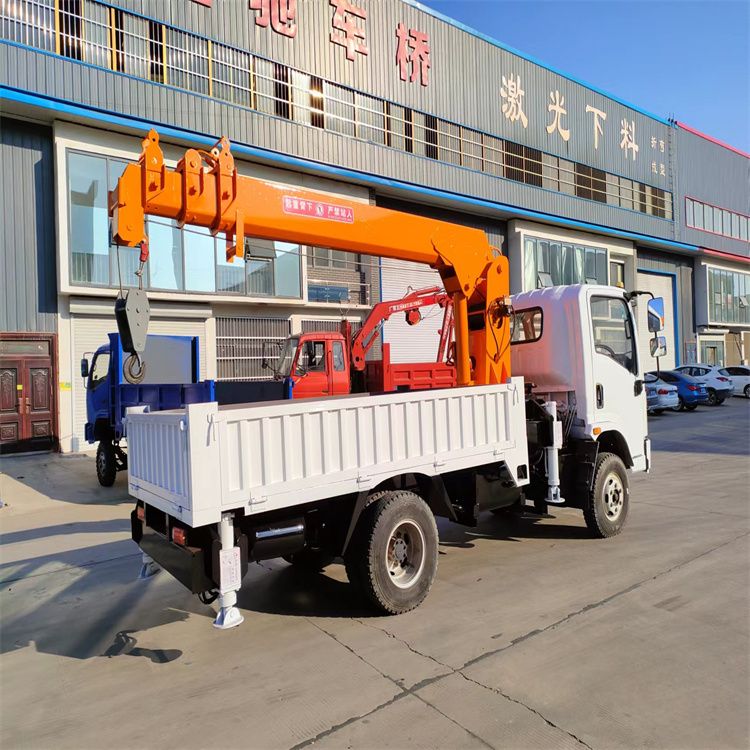 额济纳旗三轮随车吊定制 农用改装机自备吊中瑞长期出售